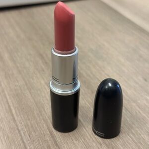 MAC LIPSTICK PLEASE ME